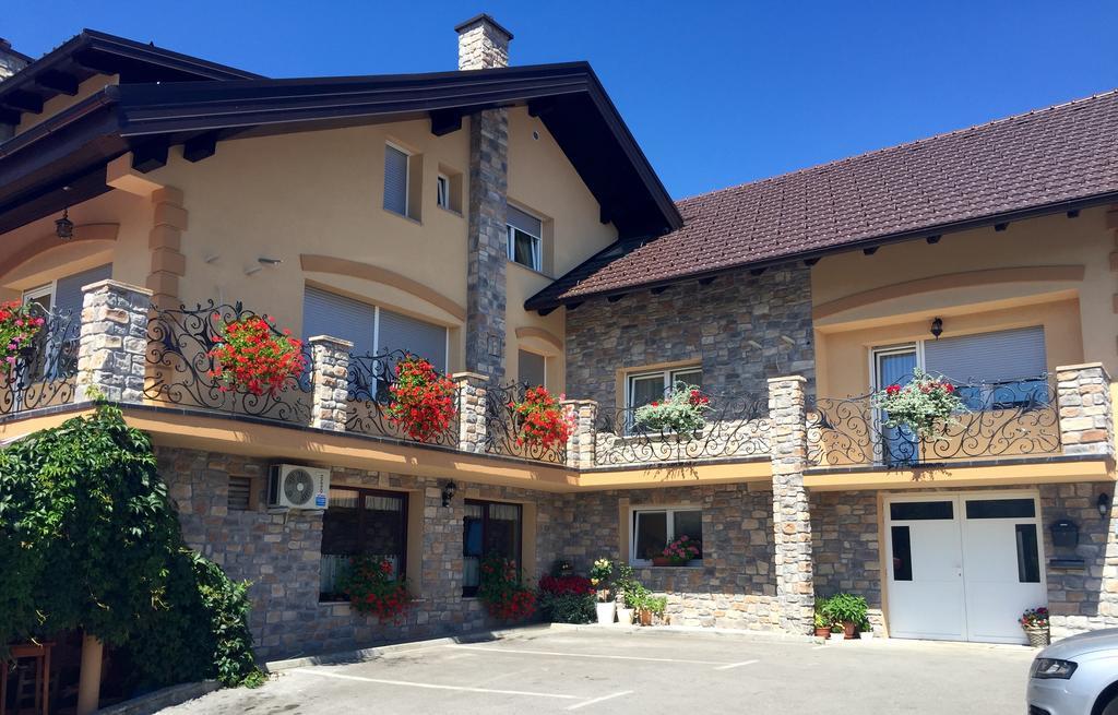 Hotel Samarin Črnomelj Екстериор снимка